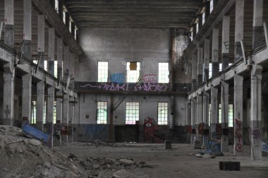 Fabrika harabe içinde