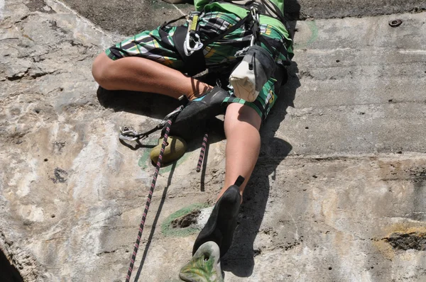 Bir duvara tırmanma sporu — Stok fotoğraf