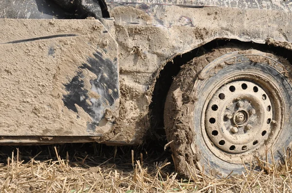 Araba yarışında hayatta kalmak için çamur — Stok fotoğraf