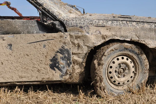 Mud covered car at race for survival — Stock Photo, Image