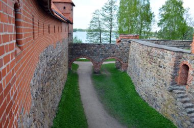 Trakai Kalesi ve parçaları ve galve göl