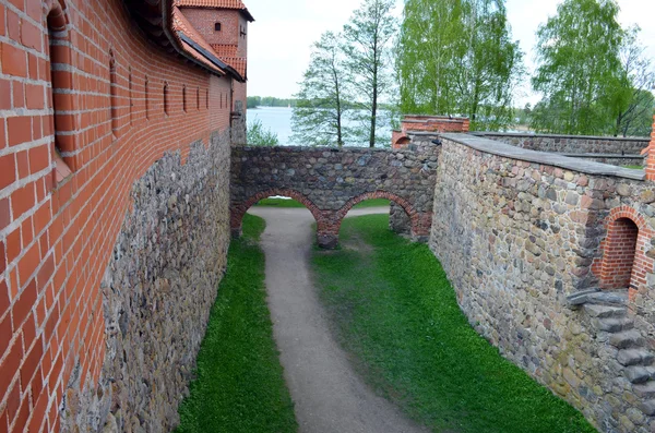 Château et fragments de Trakai et lac de Galve — Photo