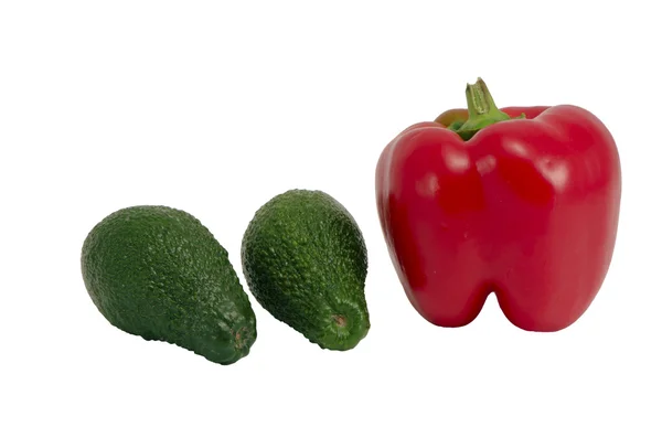 Pimenta de pimenta vermelha abacates verdes isolados em branco — Fotografia de Stock