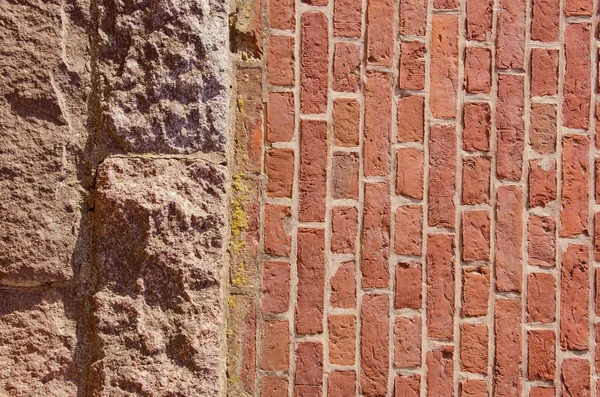 Ściana z cegieł i bloków. — Zdjęcie stockowe