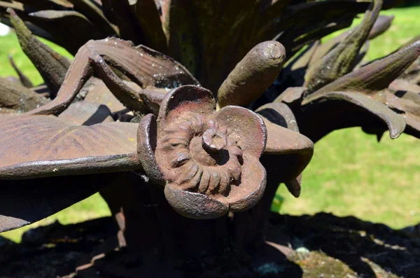 Close up unreal rusty steel metal flower imitation — Stock Photo, Image