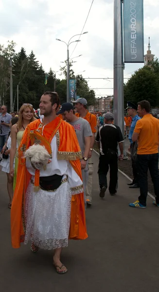 Kharkov, Ukrayna - 9 Haziran: Hollanda fan gider önce Stadyumu — Stok fotoğraf