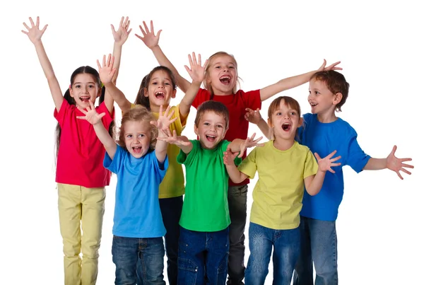 Ομάδα των παιδιών με τα χέρια ψηλά σημάδι — Φωτογραφία Αρχείου