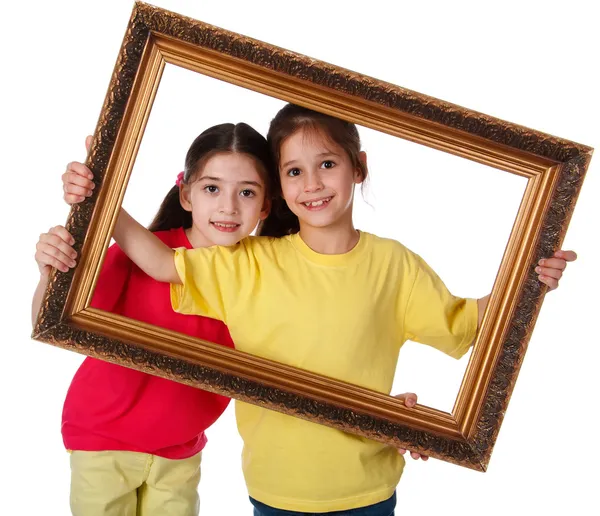 Zwei Mädchen mit einem Bilderrahmen — Stockfoto