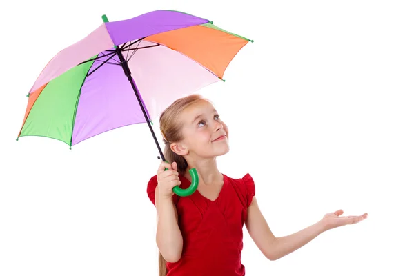 Ragazzina sotto l'ombrello guardando in alto — Foto Stock
