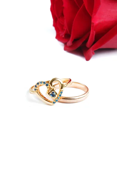 Pierścienie z różą — Zdjęcie stockowe