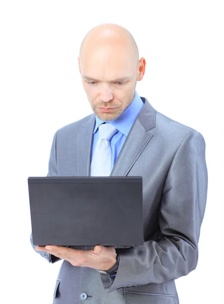Homme avec ordinateur portable sur fond blanc — Photo