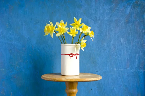 Vase with yellow narcissus — Stock Photo, Image