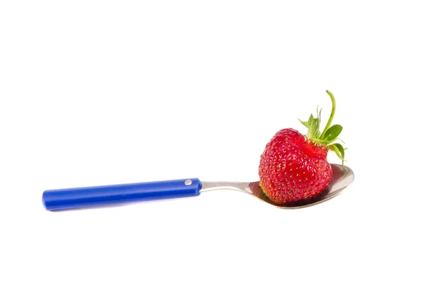 Aislado una fresa en la cuchara de vinatage — Foto de Stock