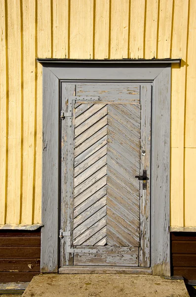 Old wooden door on wall — Stock Photo, Image