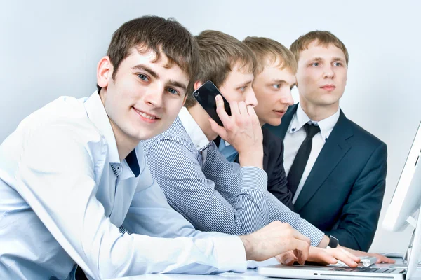 Workgroup interacting in a natural work environment — Stock Photo, Image
