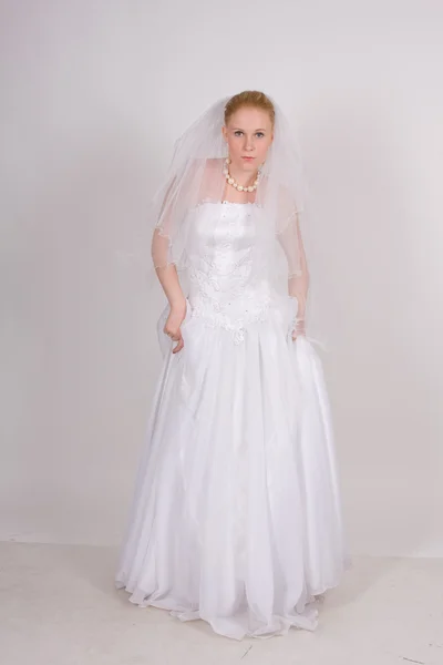 Chica en un vestido de novia — Foto de Stock