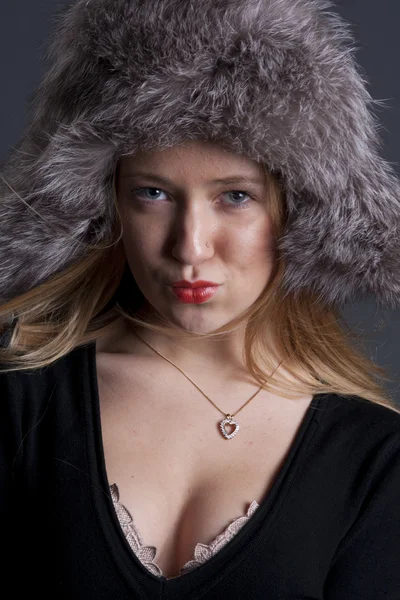Portrait of a beautiful girl in winter clothes — Stock Photo, Image