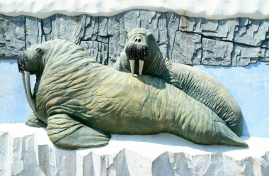 Walrus sculpture clipart