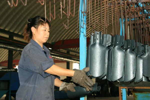 Produktionslinie für Stahlschaufeln — Stockfoto