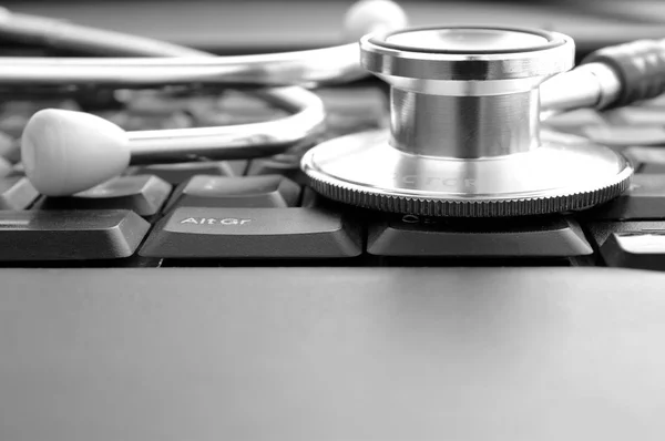 Stethoscope and keyboard, as well as a place for your text — Stock Photo, Image