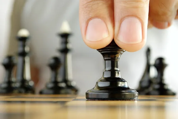 Man spelen schaak — Stockfoto