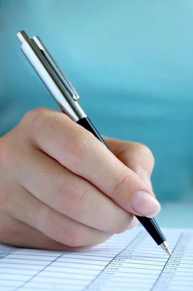 Woman's hand and a pen — Stock Photo, Image