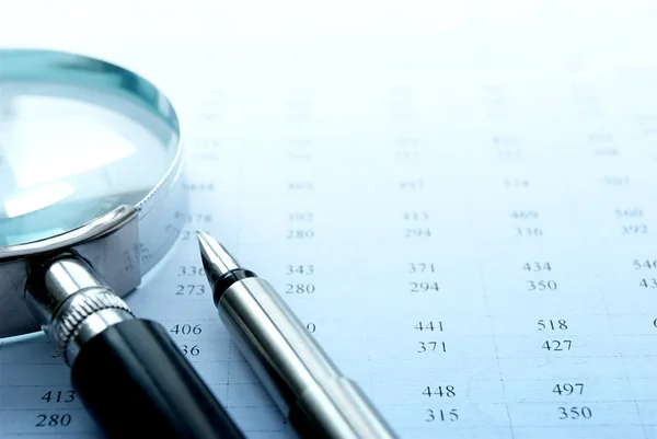 Chart and a magnifying glass — Stock Photo, Image