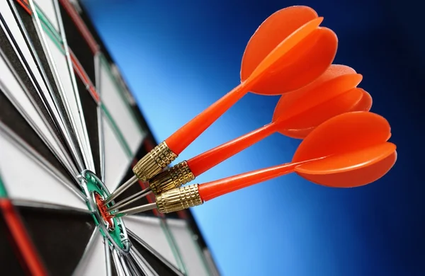 Pijlen en darts doel — Stockfoto