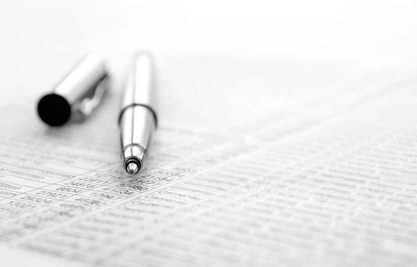 Pen and document — Stock Photo, Image