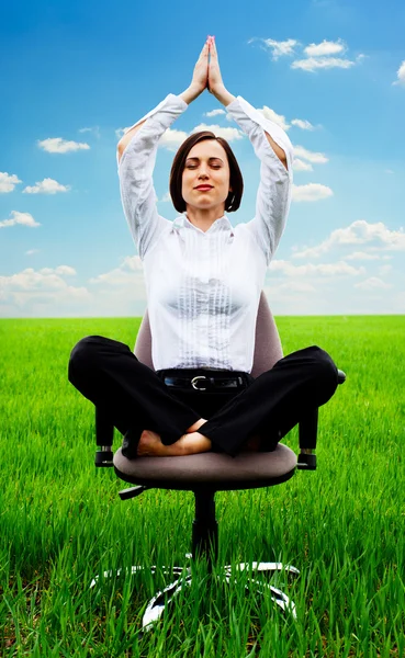 Businesswoman relaxing in armchair at the field — Stock Photo, Image