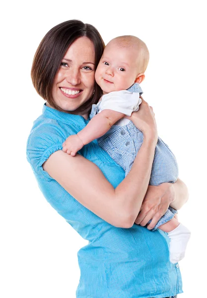 Lächelnde Mutter hält ihr Baby — Stockfoto