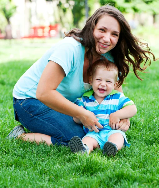 Mother and son playing in park — Stock Photo, Image