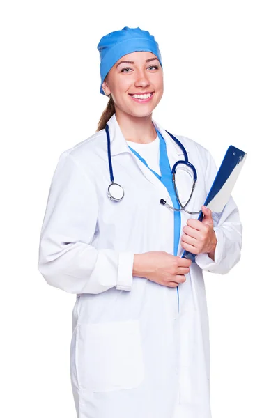 Sorridente jovem médico com clip board — Fotografia de Stock