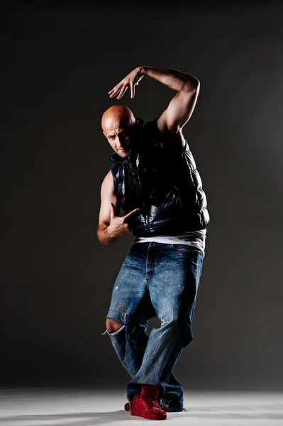 Fajne hip-hop mężczyzna pozowanie — Zdjęcie stockowe