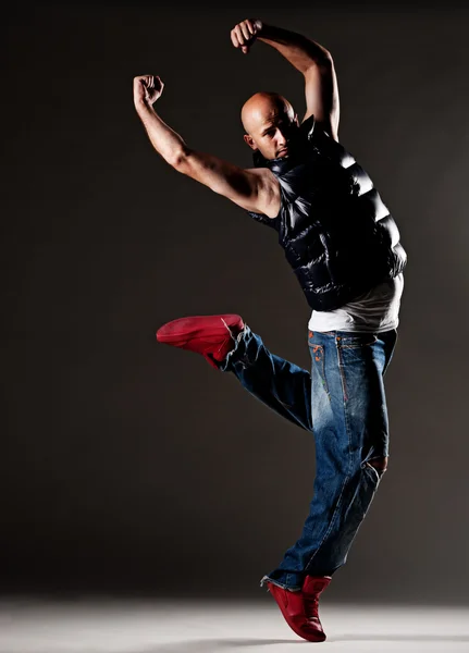 Танцующий хип-хоп человек — стоковое фото