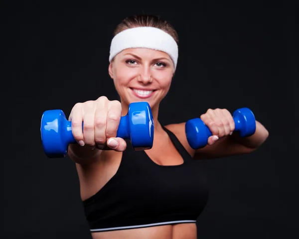 Mujer haciendo ejercicios con pesas — Foto de Stock