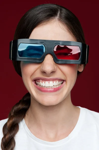 Vidám, fiatal nő, a 3D-s szemüveg — Stock Fotó