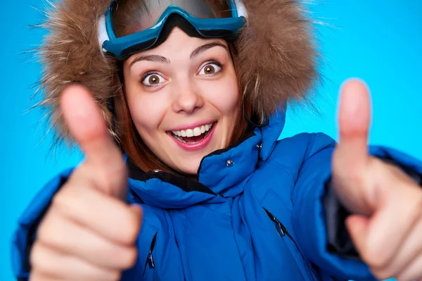 Сноубордист улыбается — стоковое фото