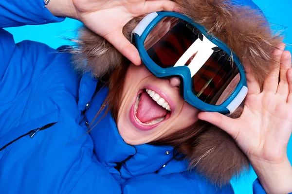 Nő, sí szemüveg és téli kabát — Stock Fotó