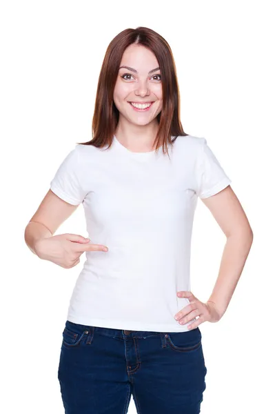 Женщина указывает на свою белую футболку — стоковое фото