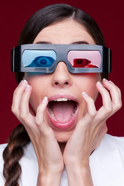 Frau schaut 3D-Film — Stockfoto