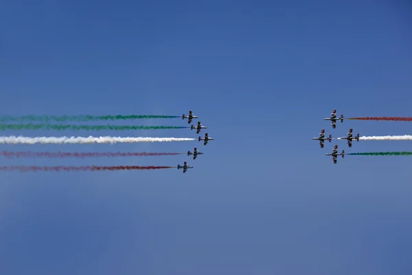 BUCHAREST,ROMANIA - JULY 22: Italian demoteam Frecce Tricolori at Bucharest airshow, Romania, July 22, 2012 — Stock Photo, Image