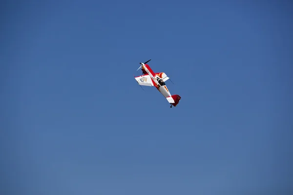 Acrobat in movement of airsow airplane on the sky — Stock Photo, Image
