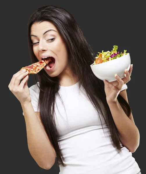 吃披萨的女人 — 图库照片