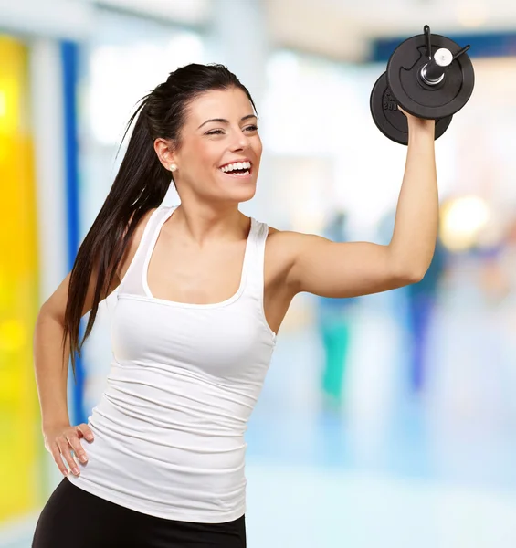 Portrait of young girl training with weights at gym — Stock Photo, Image