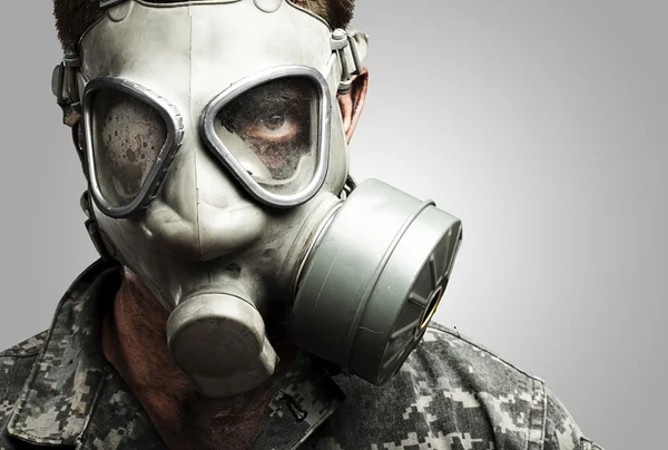 Soldado com máscara de gás — Fotografia de Stock