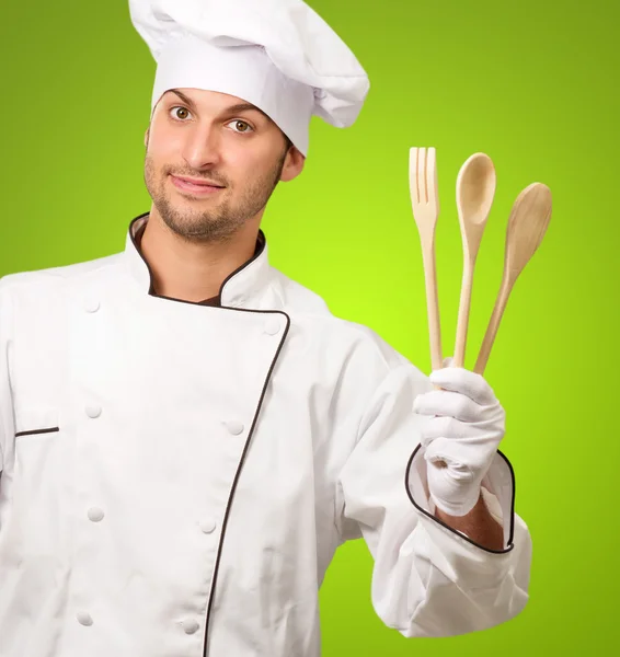 Giovane Chef Holding cucchiaio di legno — Foto Stock