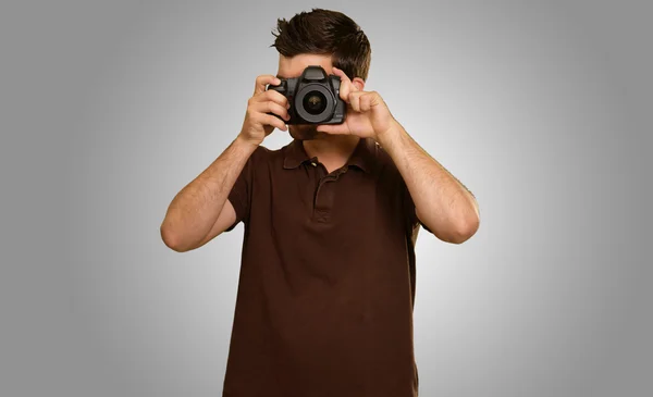 Casual Man Taking Photo — Stock Photo, Image