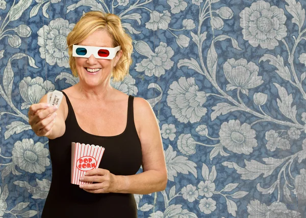 Gelukkige vrouw dragen 3d glas — Stockfoto