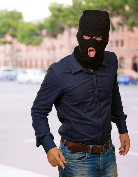 Άνθρωπος με μάσκα προσώπου — Φωτογραφία Αρχείου